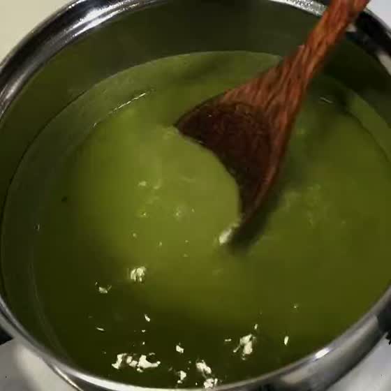 Mole verde stirred in the pan